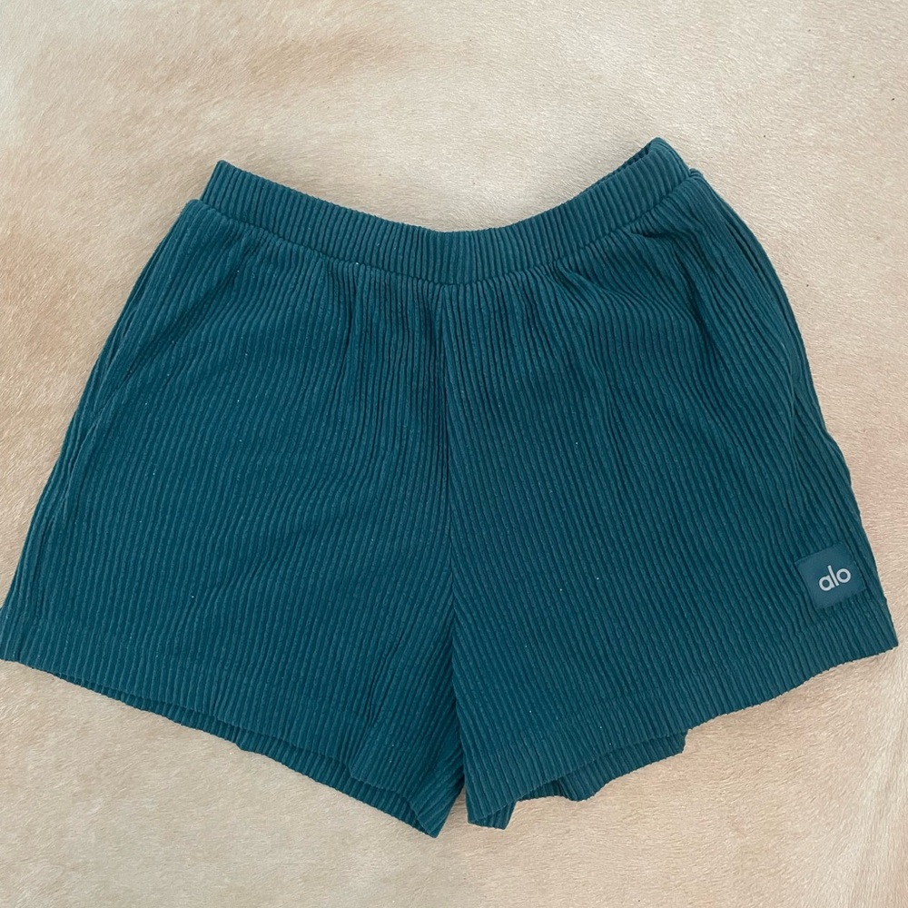 Alo yoga lounge shorts